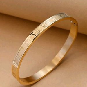 1pc Roman Numerals Detail Bangle, Stainless Steel Jewelry